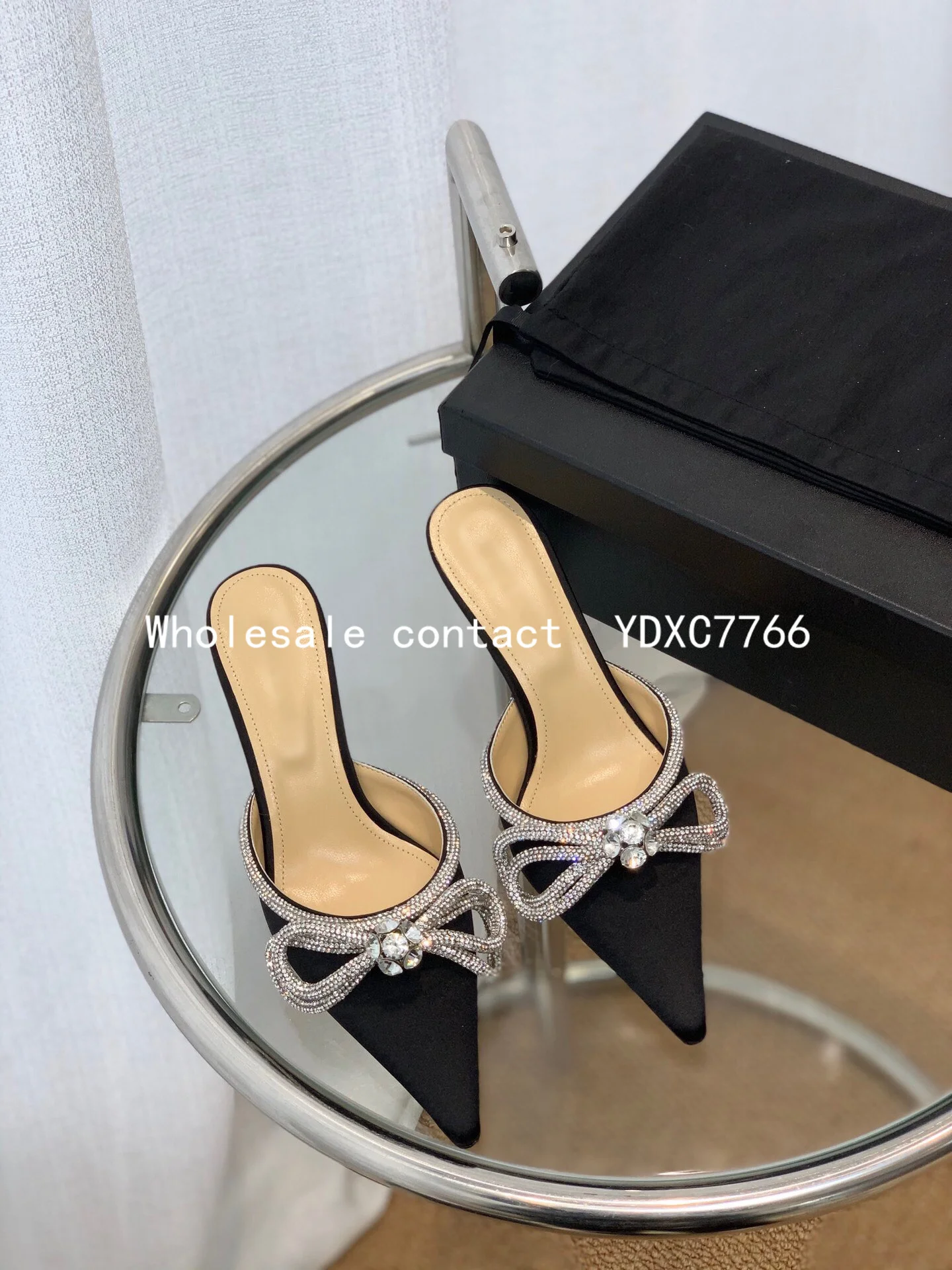 Jaunu tauriņu augstiem papēžiem 2023 vasaras Eiropas un Amerikas modes korejas versija sievietes valkā Baotou pusi čības dāmas kurpes